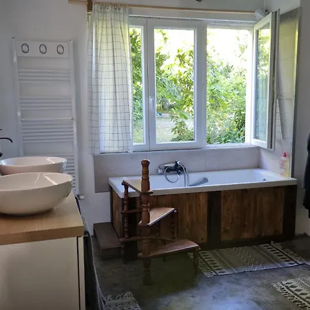 Au Gre Des Lis - La Du Chene Bed & Breakfast